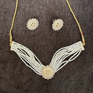 Elegant Gold and Cream Necklace Set